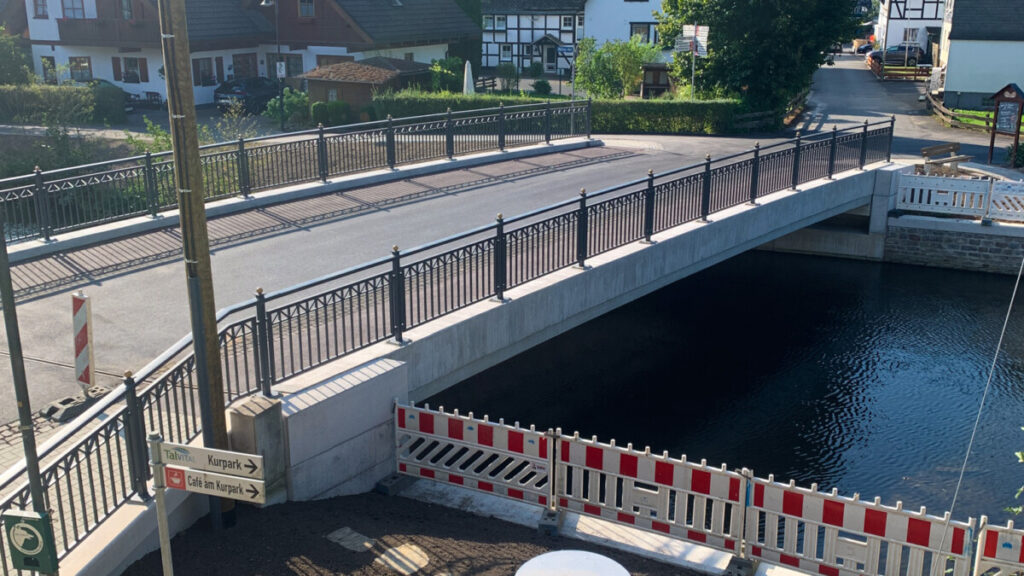 Die neue Brücke an der Kirche ist offen